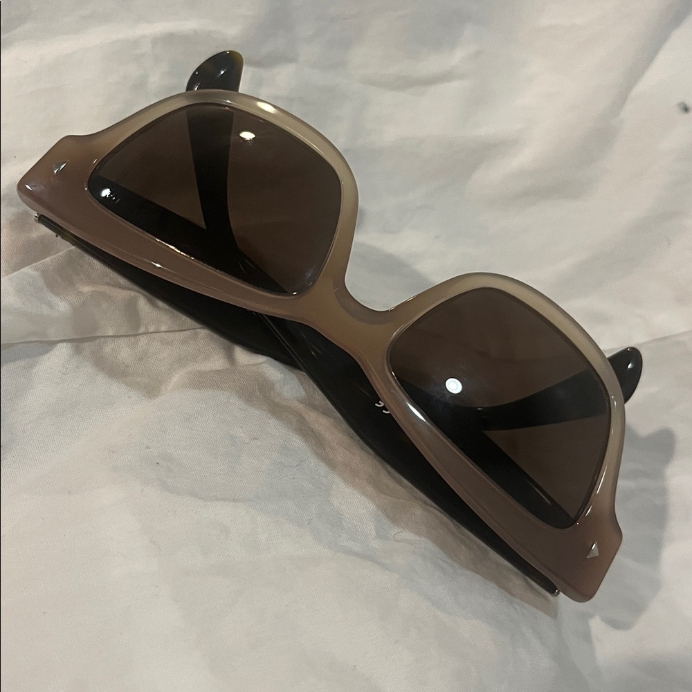 Prada Black and Brown Sunglasses preowned - Picture 8 of 8